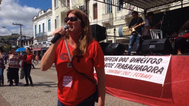 Manifestantes protestam contra o impeachment em Juiz de Fora 13 Eduardo Maia