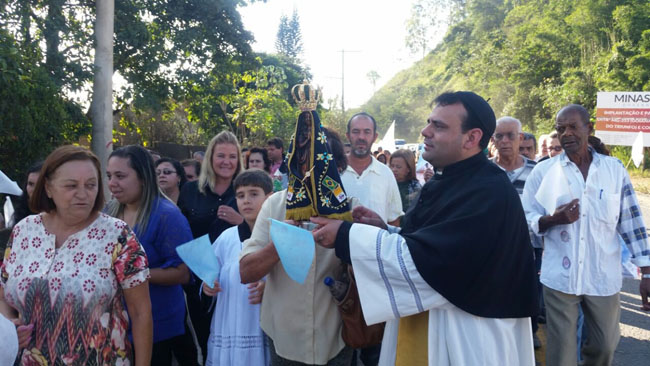 Imagem peregrina de Nossa Senhora Aparecida retorna a Juiz de Fora 1 Imagem foi recebida com procissão na Barreira do Triunfo (Foto: Divulgação/ Paróquia de São Sebastião)