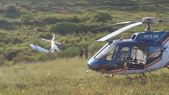 Monomotor tem pane mecânica e faz pouso forçado em Coronel Pacheco 2 Divulgação/Bombeiros