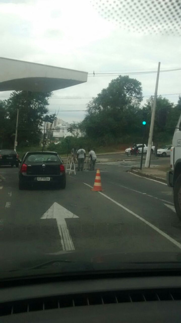 Obra da Cesama complica trânsito no Campus 1 Intervenção está sendo finalizada (Foto: Eduardo Valente 18-05-2016)
