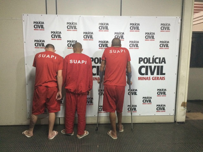 Polícia Civil apresenta suspeitos de roubo a supermercado atacadista 1 Suspeitos de assalto à supermercado são apresentados (Foto: Fernando Priamo/ 23-05-2016)