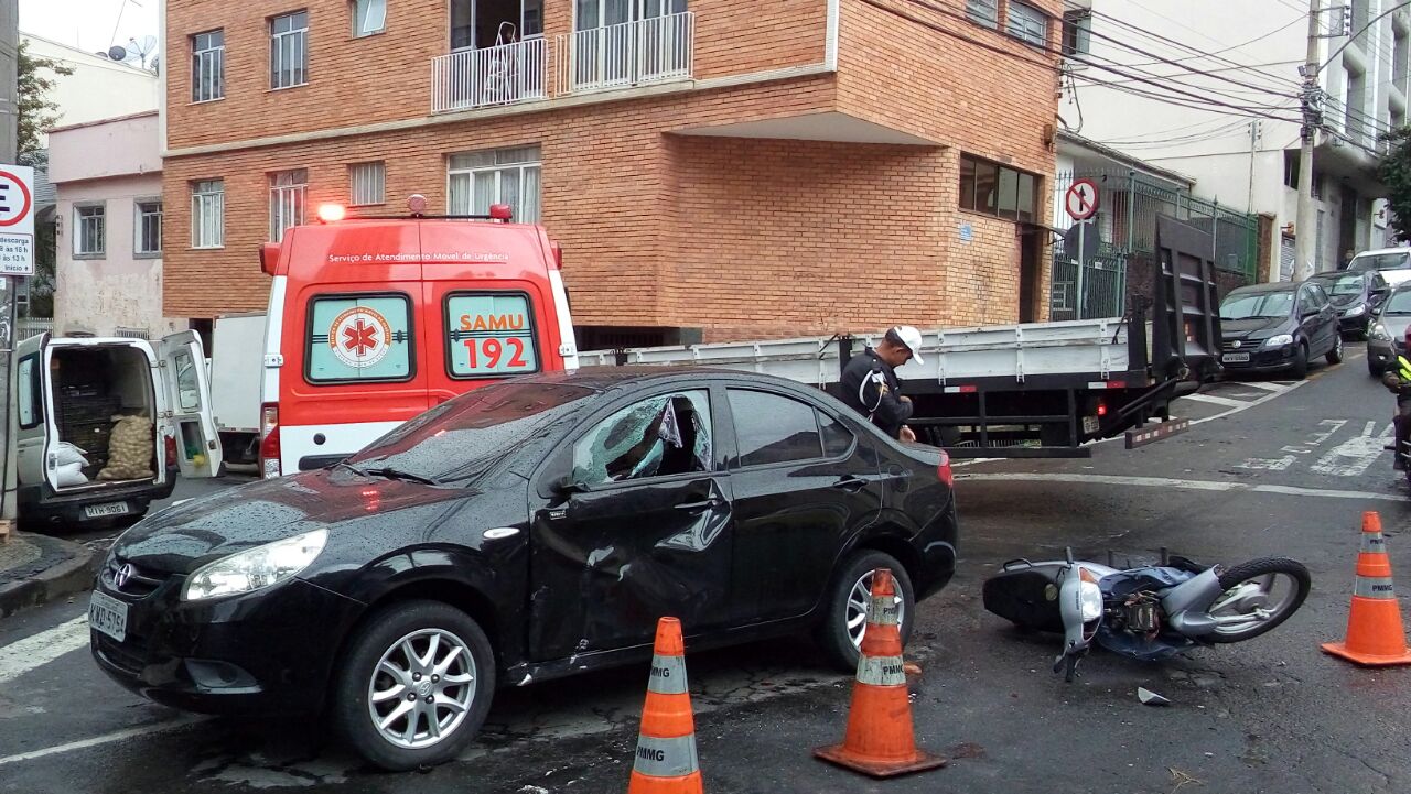 Mulher fica ferida em batida entre carro e moto no Granbery 2 acidente fernando 2