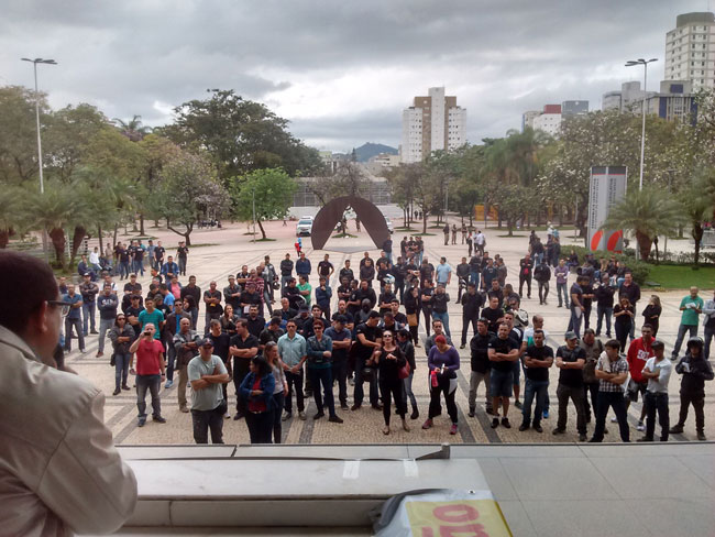 Agentes penitenciários entram em estado de greve para acompanhar acordo 1 agentes2