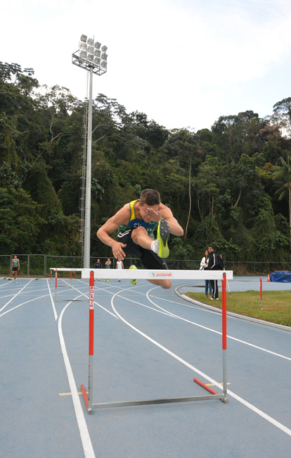 Cadetes da Aman treinam na UFJF 3 Aman tem 18 modalidades dentro do atletismo (Foto: Marcelo Ribeiro 31-05-2016)