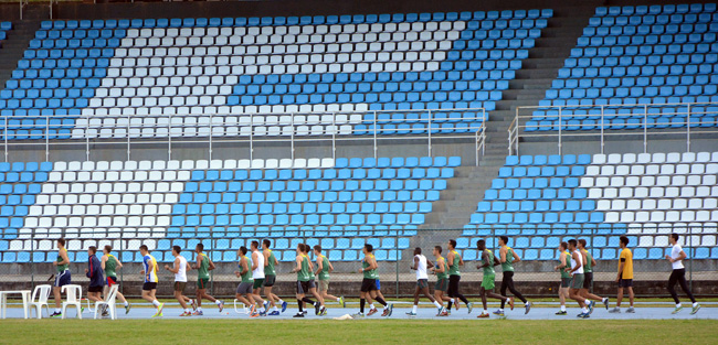 Cadetes da Aman treinam na UFJF 2 44 cadetes do atletismo estão em Juiz de Fora (Foto: Marcelo Ribeiro 31-05-2016)