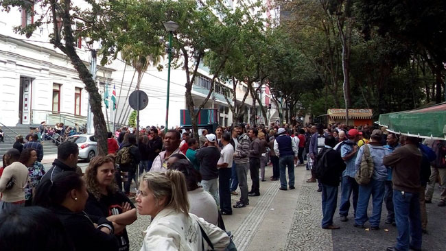 Em greve há uma semana, servidores fazem nova assembleia 2 audiencia1