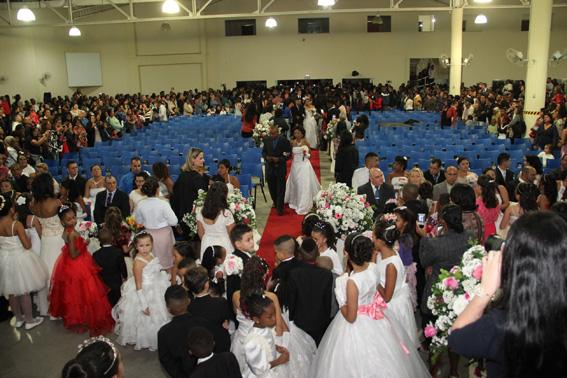 Noivos dizem 'sim' em casamento social 2 Gil Velloso/PJF