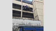 Carro fica pendurado em garagem de prédio 3 estacionamento sergio bara tratada 2