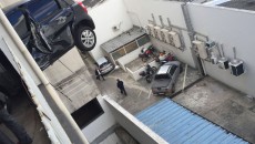 Carro fica pendurado em garagem de prédio 2 estacionamento sergio bara tratada 5