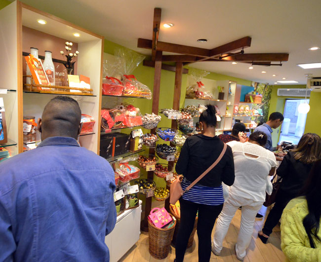 Horário estendido favorece compras de última hora 1 Olavo Prazeres