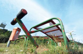 Academias longe de serem esportivas 5 no acesso norte altura do bairro industrial podem ser vistos mato alto e equipamentos deteriorados marcelo ribeiro09 05 16