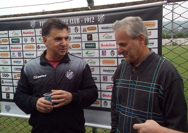 Estevam Soares e Marcel são apresentados 1 Estevam Soares (esquerda) falou pela primeira vez como técnico do Carijó (Foto: Olavo Prazeres)