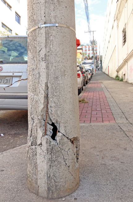 poste-trincado-leo-3