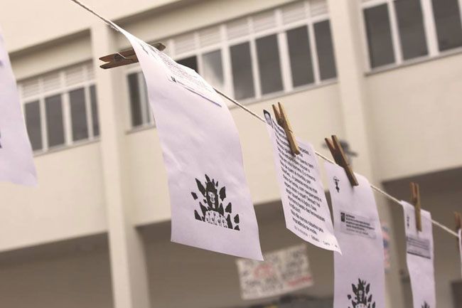 realizado-no-inicio-do-mes-varal-que-propos-discussao-sobre-a-cultura-do-estupro-foi-marcado-pela-escrita-de-comentarios-ofensivos