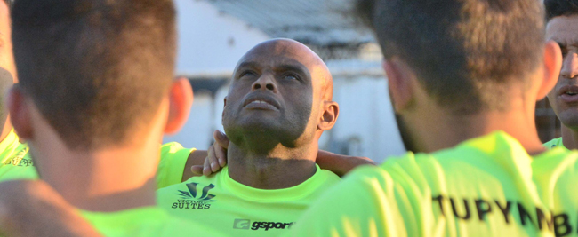 Ademilson comemora volta ao futebol 1 Atacante de 41 anos relembra saída do Tupi e comemora nova oportunidade no futebol (Foto: Marcelo Ribeiro)