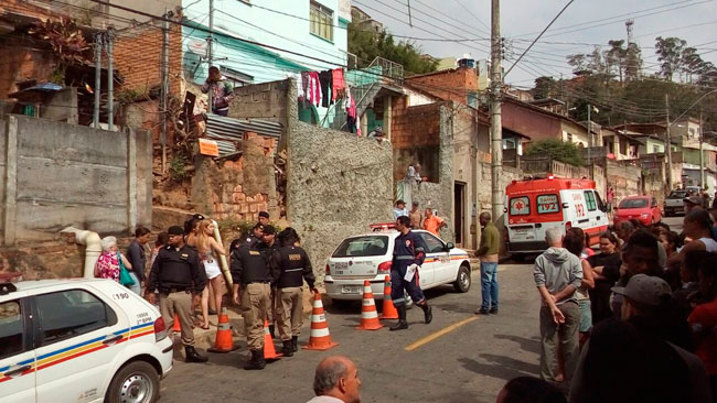 Dois irmão são assassinados e um jovem baleado (Foto: Olavo Prazeres 28-07-2016)