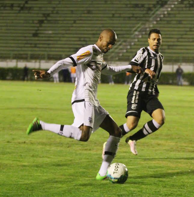 Tupi vence Ceará por 2 a 1 1 Vinícius Kiss entrou no segundo tempo e movimentou o lado direito do Tupi