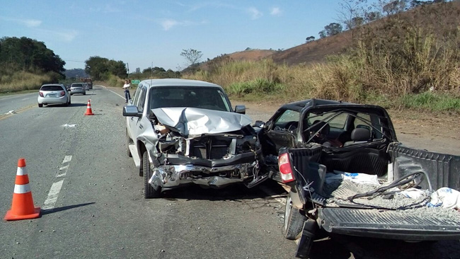 Acidente deixa um morto e quatro feridos na BR-040 1 Acidente deixa um morto na BR-040 (Foto: Olavo Prazeres 15-08-2016)