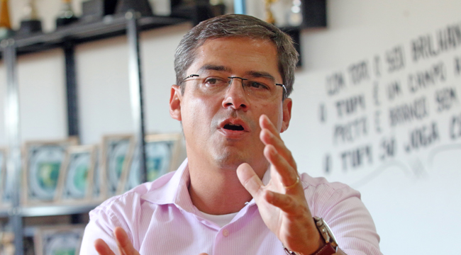 Conforme o diretor executivo de futebol carijó, Gustavo Mendes, clube cuidará mais da alimentação e do descanso dos atletas (Foto: Fernando Priamo)