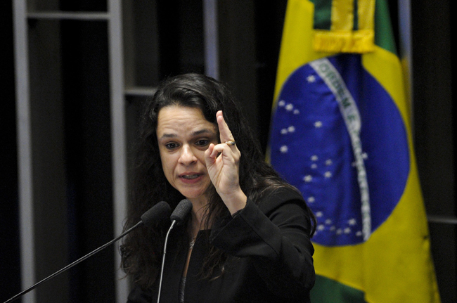 Janaína chora e pede desculpas a Dilma por sofrimento com impeachment 1 Foto: Geraldo Magela/Agência Senado