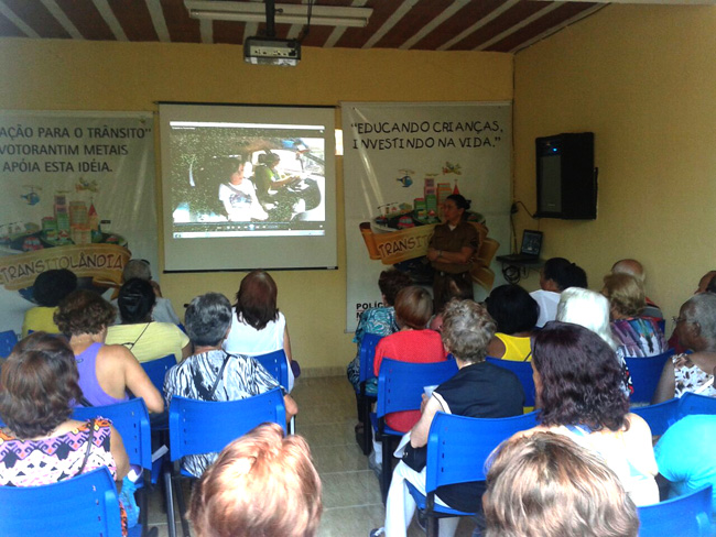 Palestras e blitze por um trânsito mais seguro 1 (Foto enviada pelo PPTRAN)