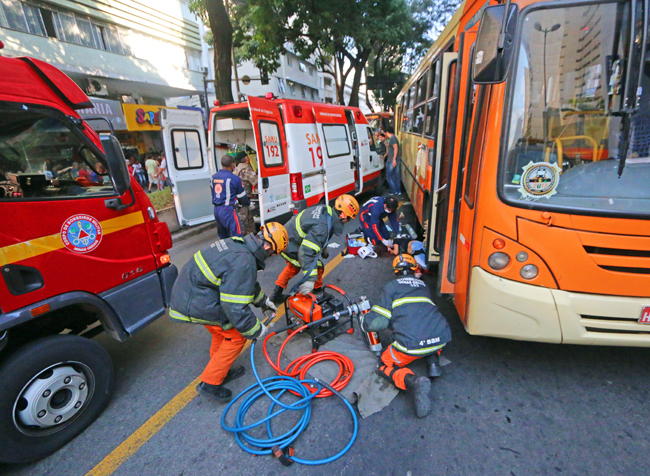 Mulher é atropelada na Rio Branco 1 Foto: Leonardo Costa/08-09-16