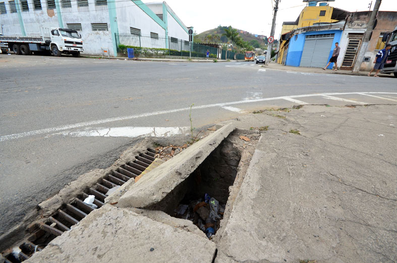 Problema em bueiros de esquina do Santa Terezinha 1 Foto: Olavo Prazeres