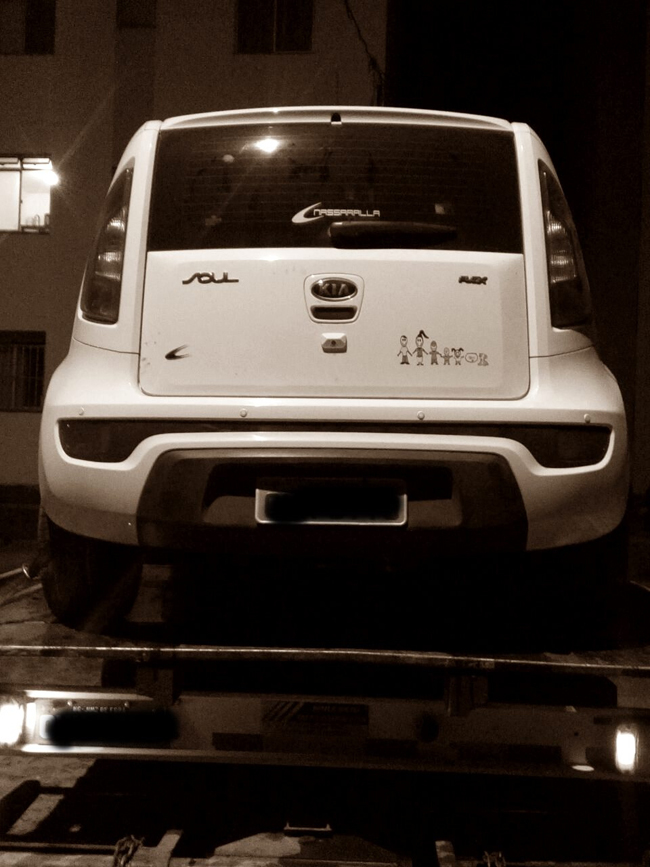 Polícias recuperam materiais e carros levados durante assalto em Santos Dumont 2 PM recuperou o Kia Soul no Jóquei Clube (Foto: Divulgação/PM)