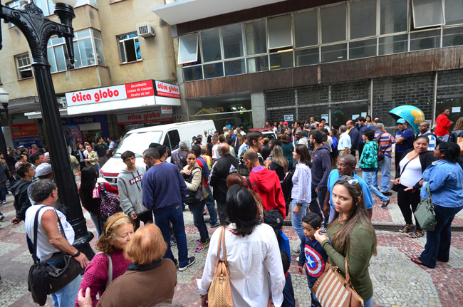 O primeiro corpo foi encontrado na Rua Halfeld (Foto: Olavo Prazeres 30-06-2016) 