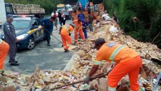 Acidente entre caminhão e ônibus deixa 6 mortos e cerca de 40 feridos 11 acidente divulgacao corpo de bombeiros 13