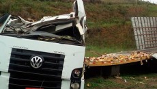 Acidente entre caminhão e ônibus deixa 6 mortos e cerca de 40 feridos 12 acidente divulgacao corpo de bombeiros 14