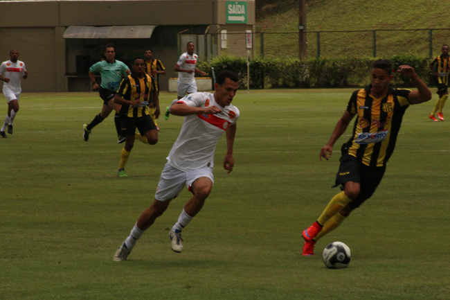 Tupynambás vence o Betinense por 1 a 0 1 Baeta venceu partida válida pela 2ª divisão do Campeonato Mineiro (Foto: Kiko Halfeld)