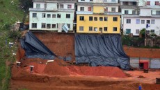 Chuva desaloja oito famílias 2 deslizamento olavo 2