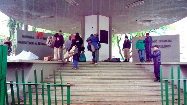 retirada-moradores-roberto