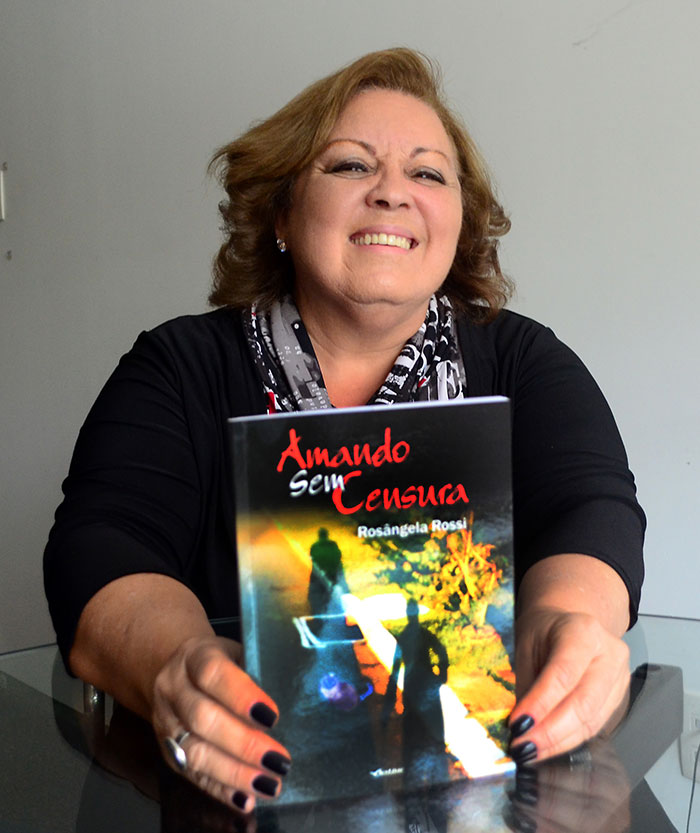 Em defesa do amor, aquele verbo intransitivo 1 Rosângela Rossi lança neste sábado "Amando sem censura", livro em que busca refletir sobre a falta do mais primordial dos sentimentos nos tempos modernos (Foto: Olavo Prazeres)