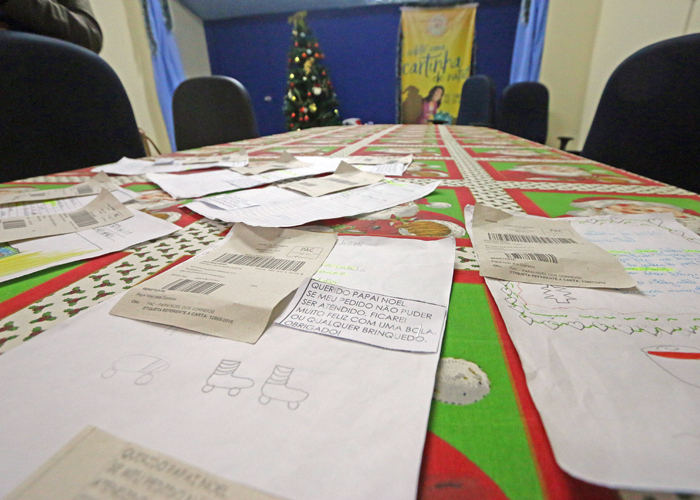 Quase dez mil cartinhas já foram adotadas 1 (Foto: Leonardo Costa)