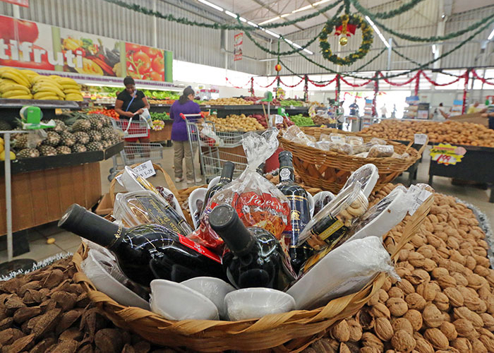 Produtos de Natal quase 10% mais caros 1 Vinhos nacionais estão em primeiro lugar no ranking dos reajustes, com aumento de 11,17%, seguidos por refrigerante, cerveja e espumantes. (Foto: Leonardo Costa)