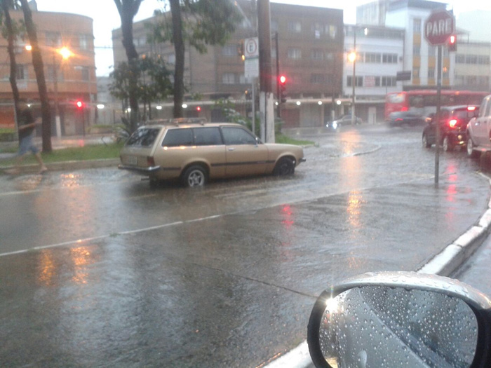 Forte chuva alaga ruas nesta quinta 2 chuva thiago