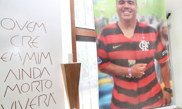 Futebol de Mesa do Tupi presta homenagem a Miguel Lemos 3 enterro-miguel-lemos