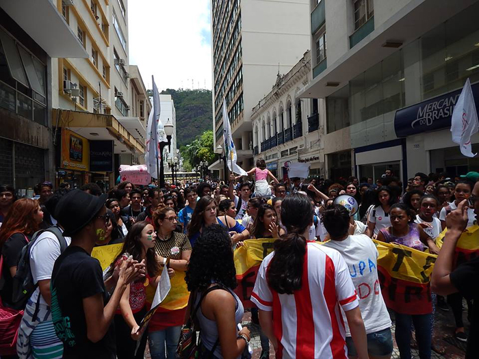 Audiência pública vai discutir ocupações nas escolas 3 Foto: Felipe Liquer