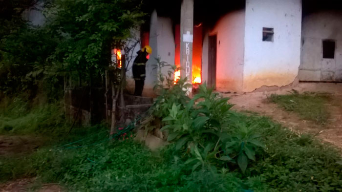 Foto: Corpo de Bombeiros/Divulgação incendio-divulgacao-corpo-de-bombeiros