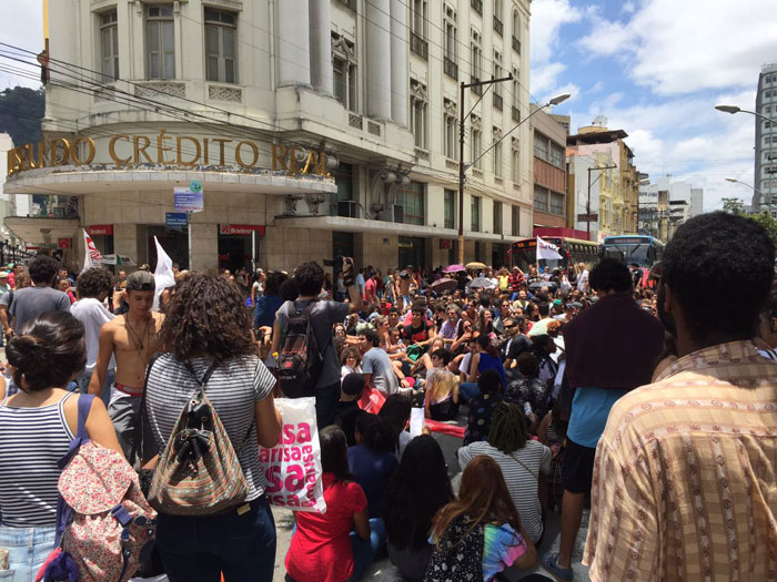 Estudantes fazem manifestação pelas ruas de Juiz de Fora 9 Foto: Bárbara Riolino