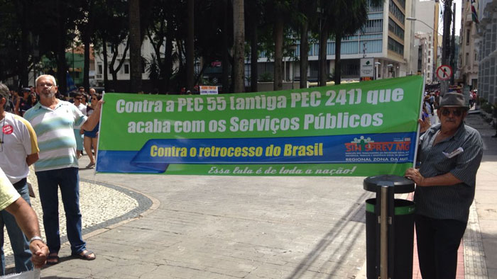 Estudantes fazem manifestação pelas ruas de Juiz de Fora 10 Foto: Matheus Policarpo