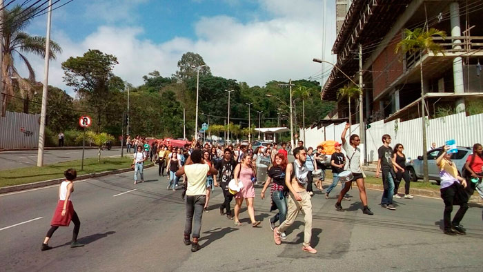 Estudantes fazem manifestação pelas ruas de Juiz de Fora 14 Foto: Matheus Policarpo