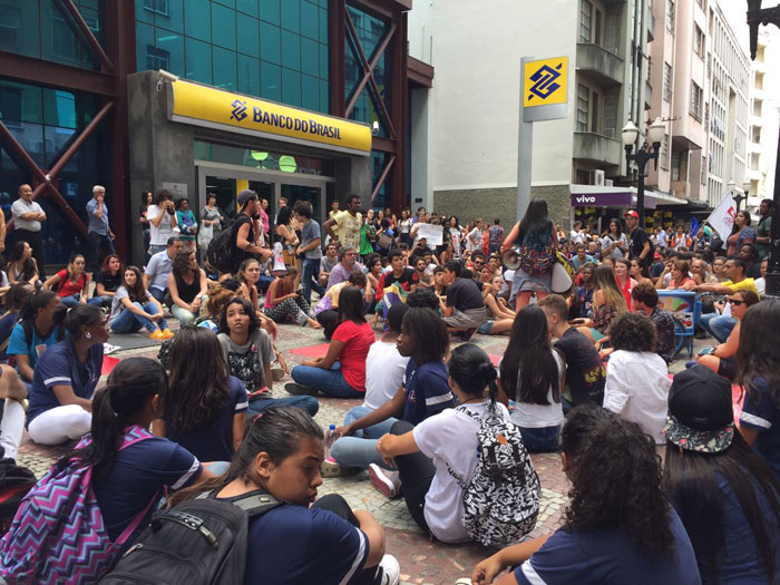 Estudantes fazem manifestação pelas ruas de Juiz de Fora 8 Foto: Bárbara Riolino