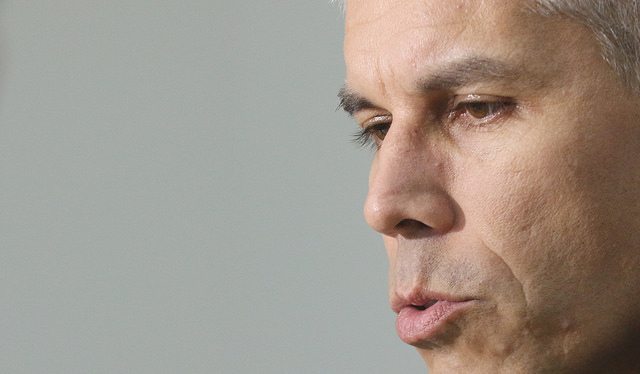 Técnico pediu demissão após derrota (Foto: Leonardo Costa)