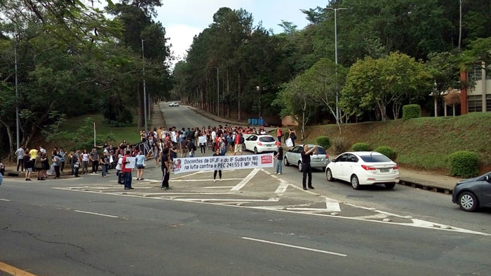 Manifestantes protestam no Dia Nacional de Greve 20 (Foto: Olavo Prazeres)