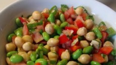 Salada natalina de grão de bico com pimentões 2 salada-de-grao-de-bico300