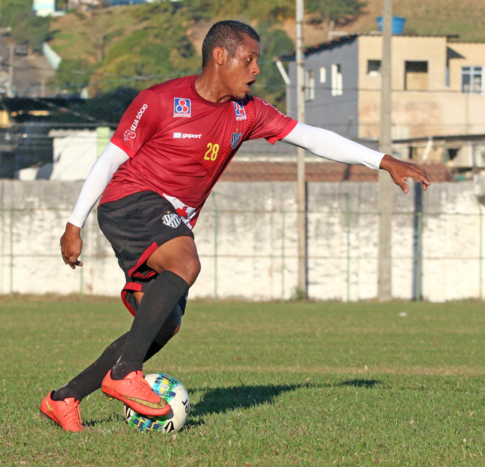 Volante Marcel e Tupi encaminham acordo por renovação de contrato 1 Marcel retornou ao Tupi no segundo semestre de 2016 atuando como volante e lateral-direito na Série B (Foto: Leonardo Costa)