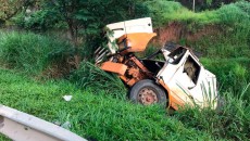 Carreta com ácido bórico tomba na BR-040 3 acidente divulgacao bombeiros 4